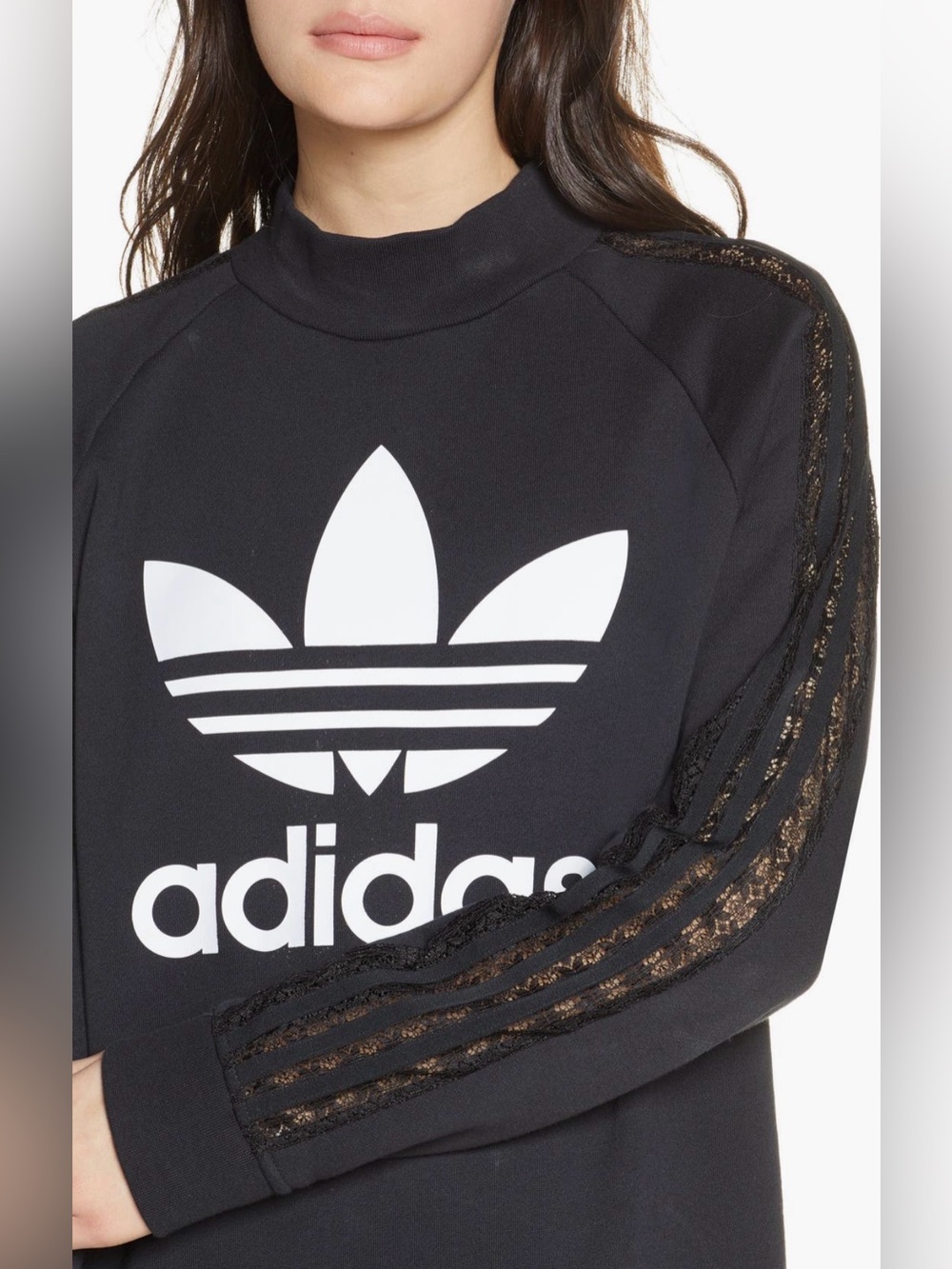 adidas Originals Lace Stripe Logo
Crewneck Sweatshirt